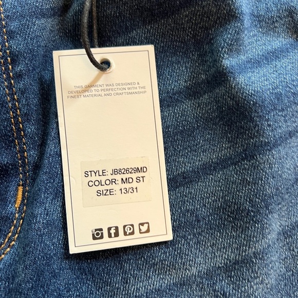 Judy Blue Jeans - Picture 4 of 4